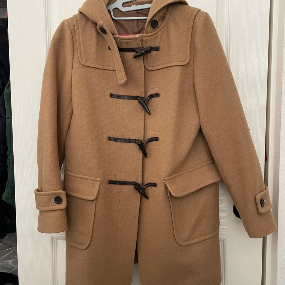 Tan Trench Coat with Classic Silhouette and Structured Shoulders
